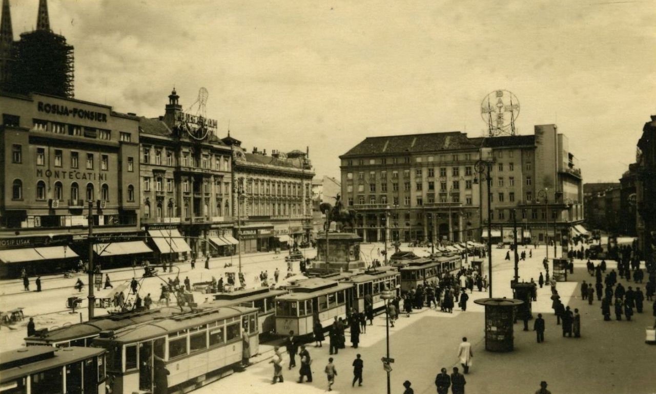 Tramvajska stanica na Trgu bana Jelačića oko 1940. godine